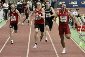 Torben Junker (Mitte) gewann Silber über 400 Meter. Die einzige Medaille für die LG Olympia Dortmund.